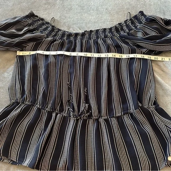 Abercrombie & Fitch off the shoulder Crop Navy blue striped blouse Size L - Picture 14 of 14